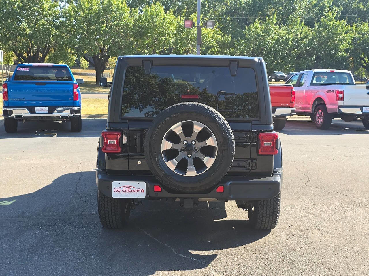 Used 2018 Jeep Wrangler Unlimited Sahara image 16