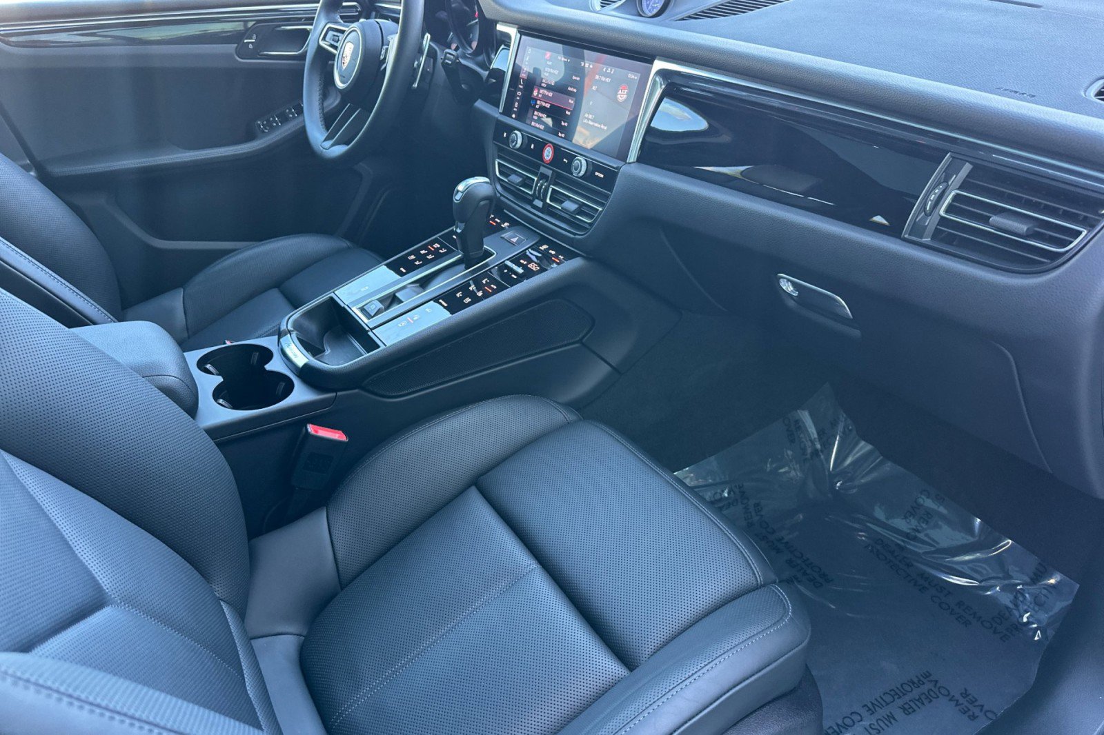 Used 2025 Porsche Macan image 16