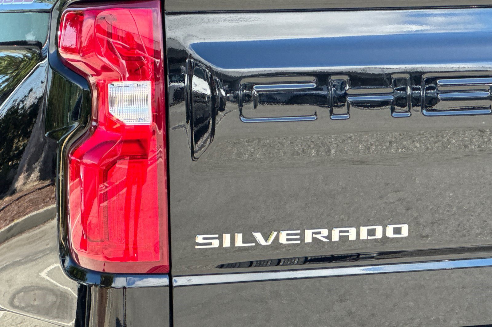 Used 2025 Chevrolet Silverado 1500 LT Trail Boss w/ LT Trail Boss Premium Package AWD/4WD image 29