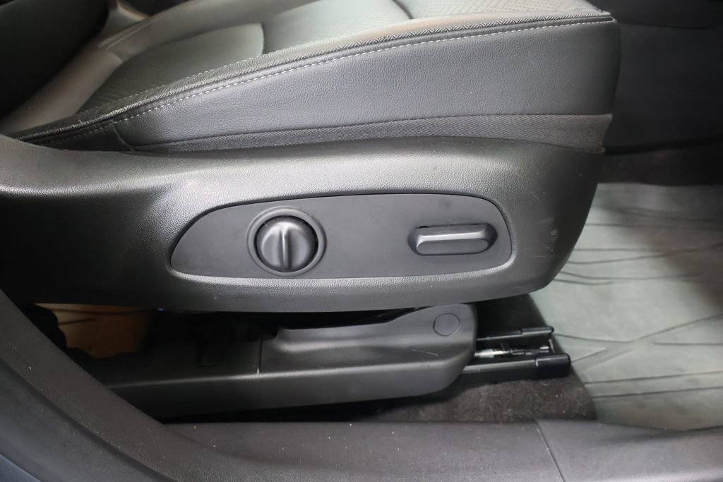 Used 2020 Buick Encore GX Essence w/ Experience Buick Package image 22