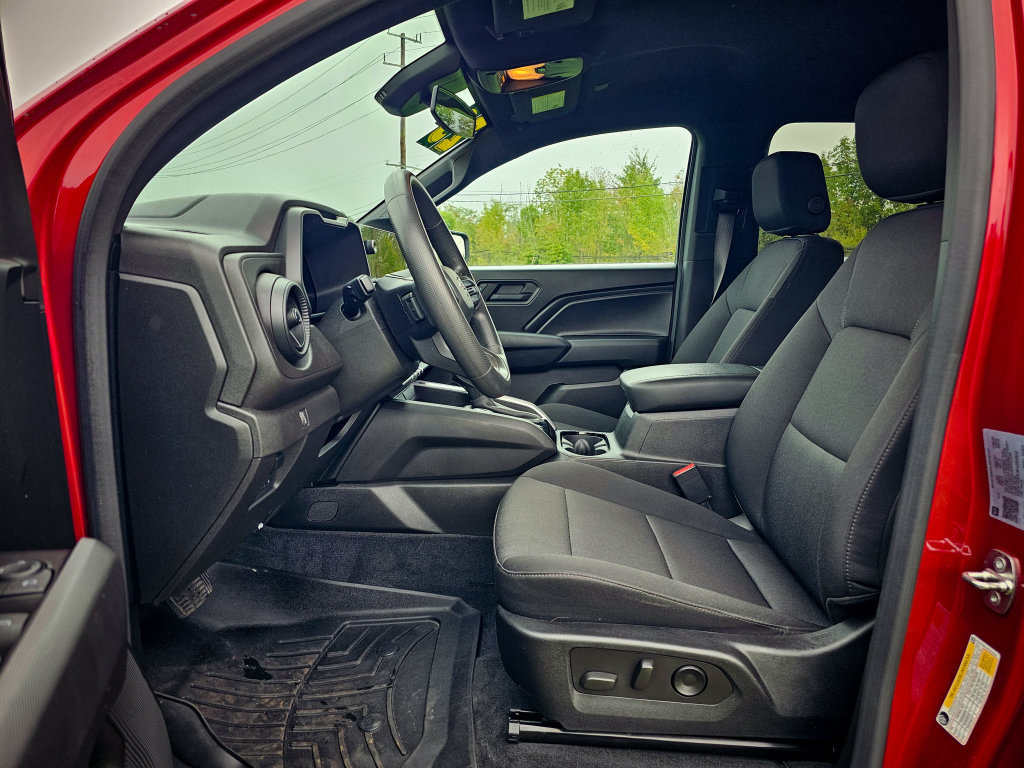 Used 2023 Chevrolet Colorado Trail Boss AWD/4WD image 15