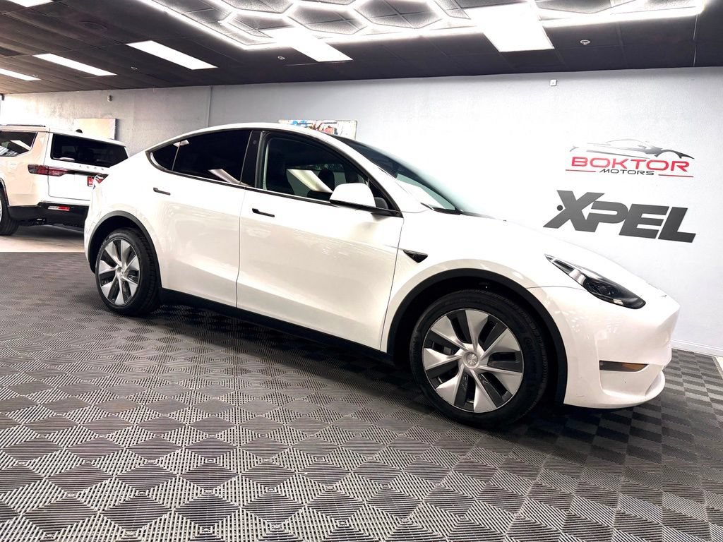 Used 2023 Tesla Model Y Long Range AWD/4WD image 2
