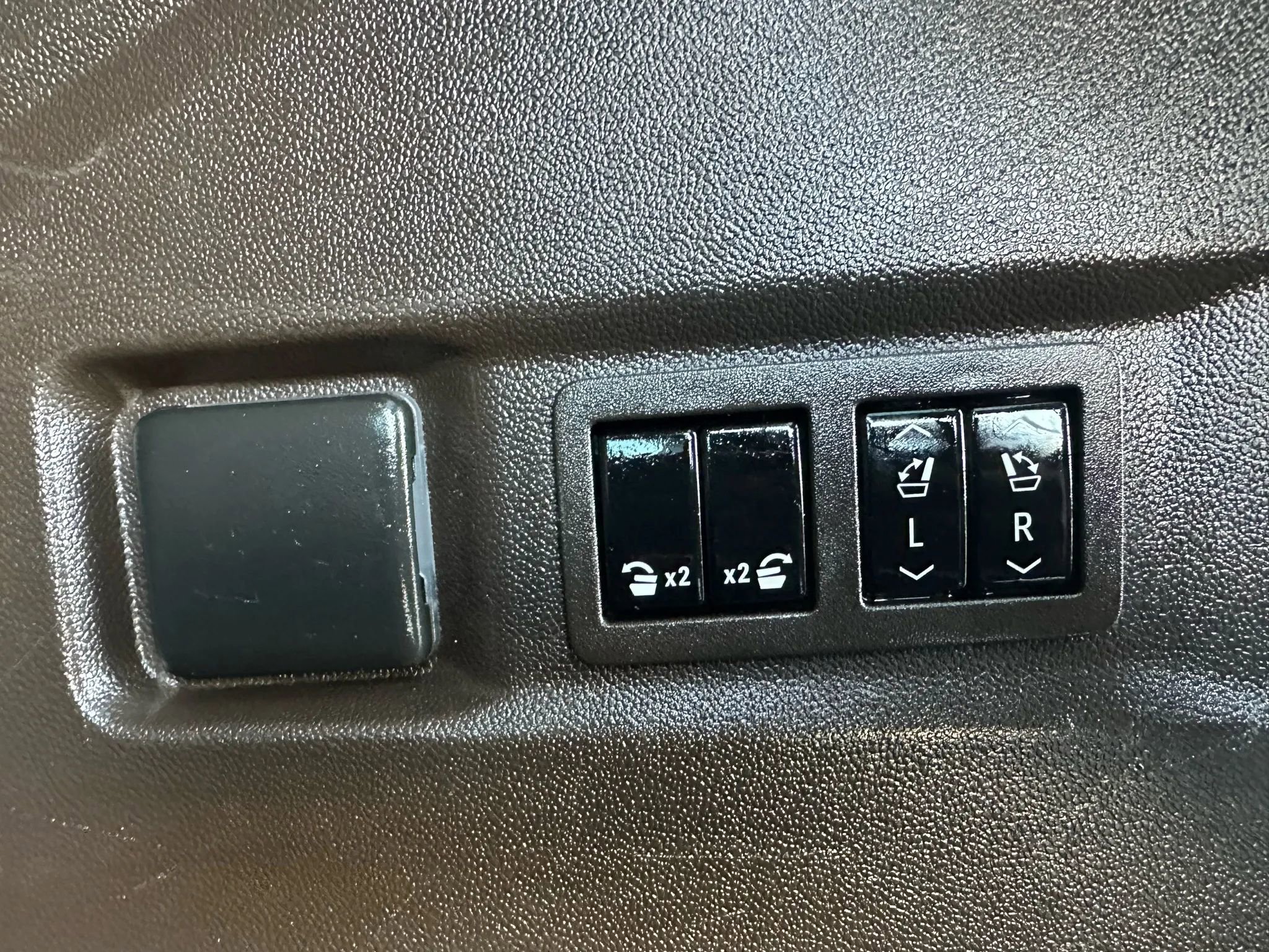 Used 2021 GMC Yukon SLT w/ SLT Luxury Plus Package image 31