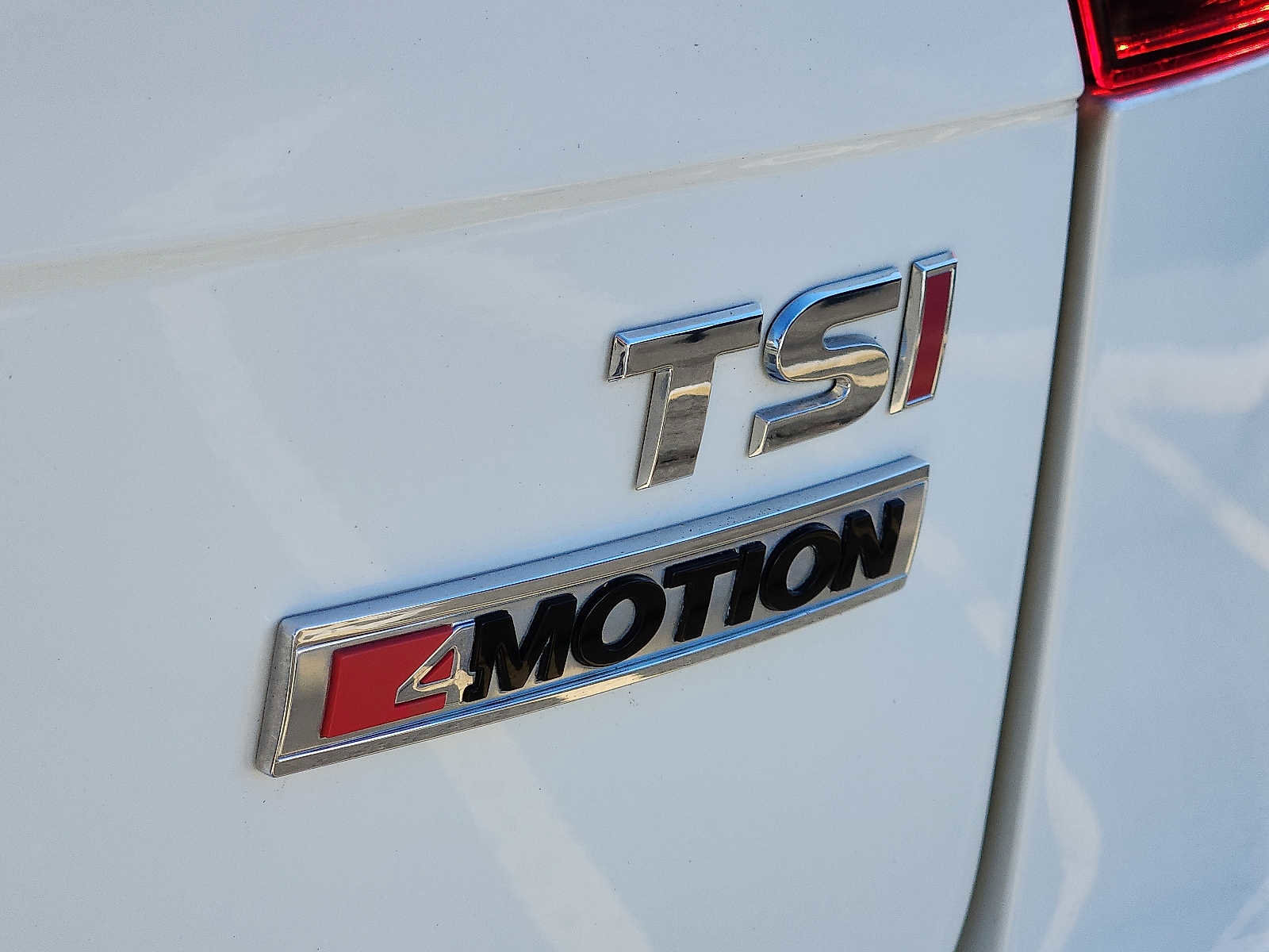 Used 2018 Volkswagen Tiguan S image 28