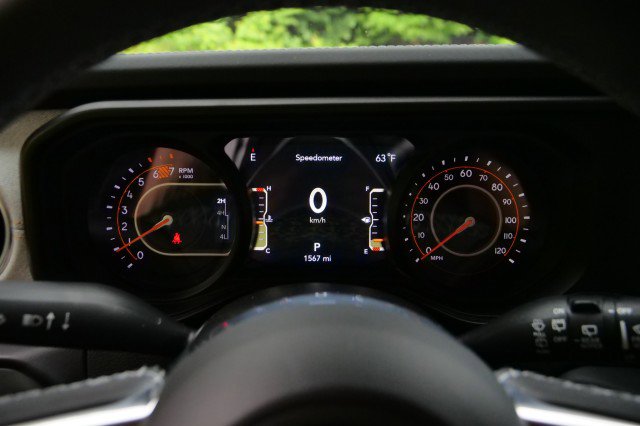 Used 2025 Jeep Wrangler Unlimited Sahara AWD/4WD image 8