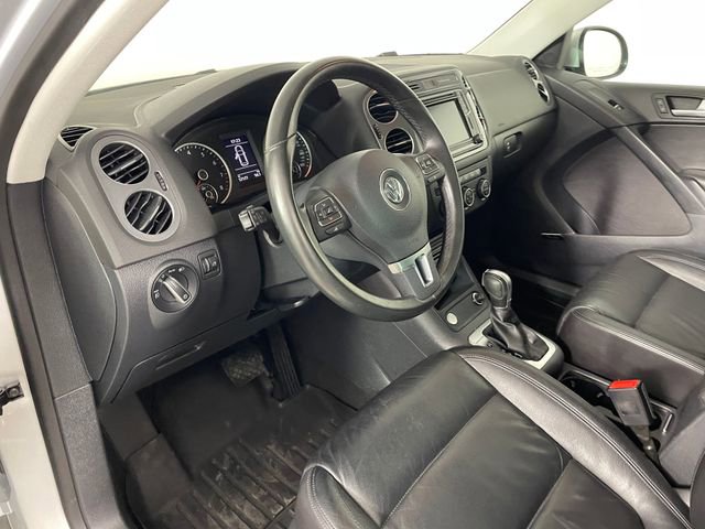 Used 2017 Volkswagen Tiguan SEL AWD/4WD image 3