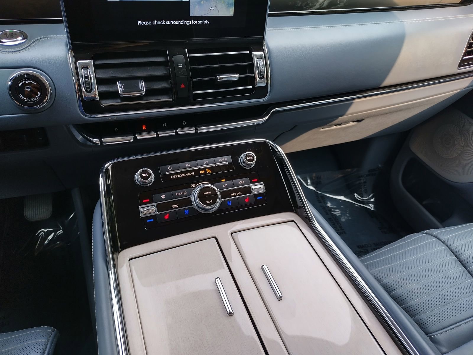 Used 2021 Lincoln Navigator Black Label w/ Cargo Convenience Package image 16