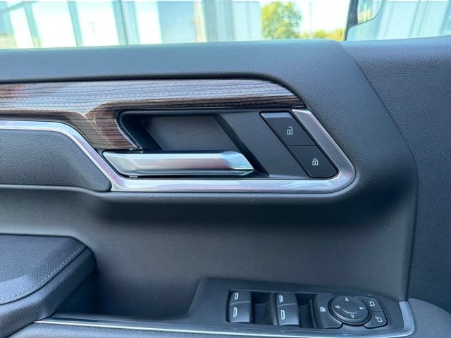 Used 2025 Chevrolet Silverado 1500 LT AWD/4WD image 21