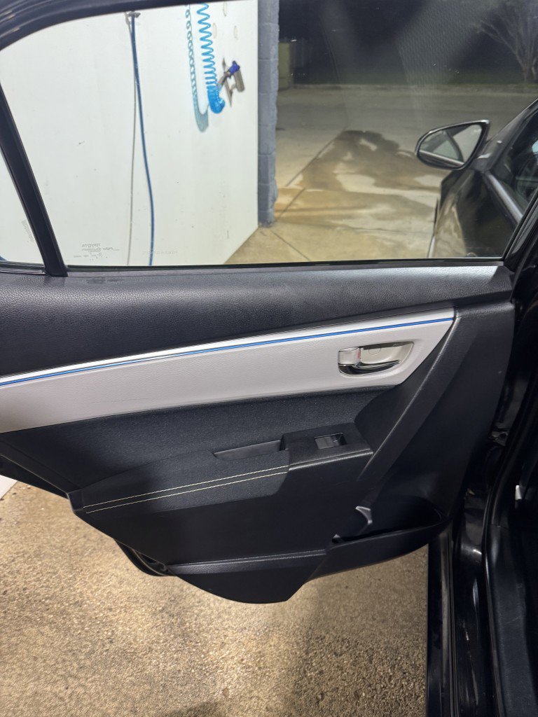 Used 2014 Toyota Corolla LE FWD image 11