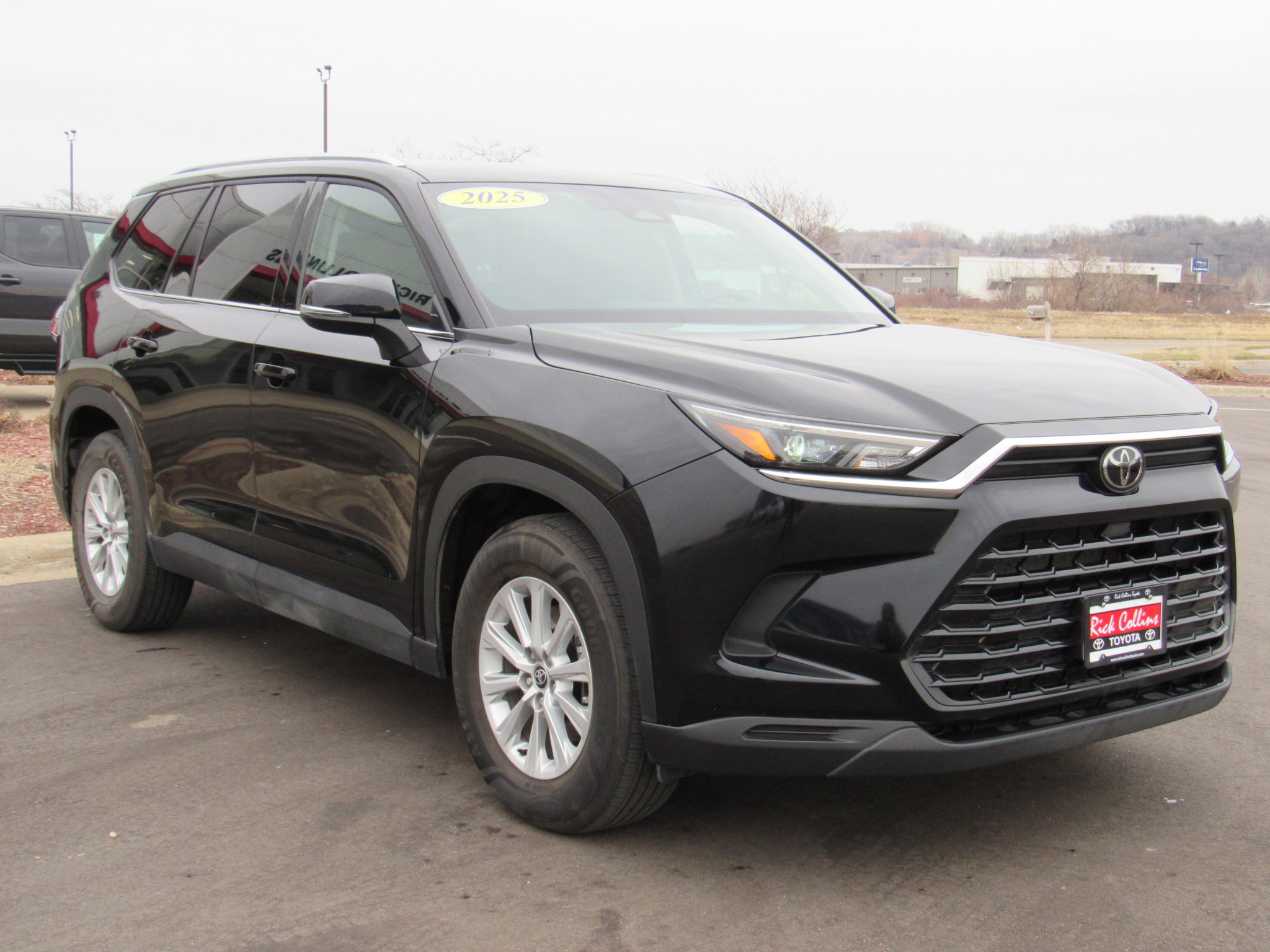 Used 2025 Toyota Grand Highlander XLE image 4