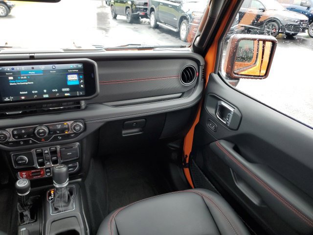 Used 2025 Jeep Wrangler Unlimited Rubicon AWD/4WD image 16