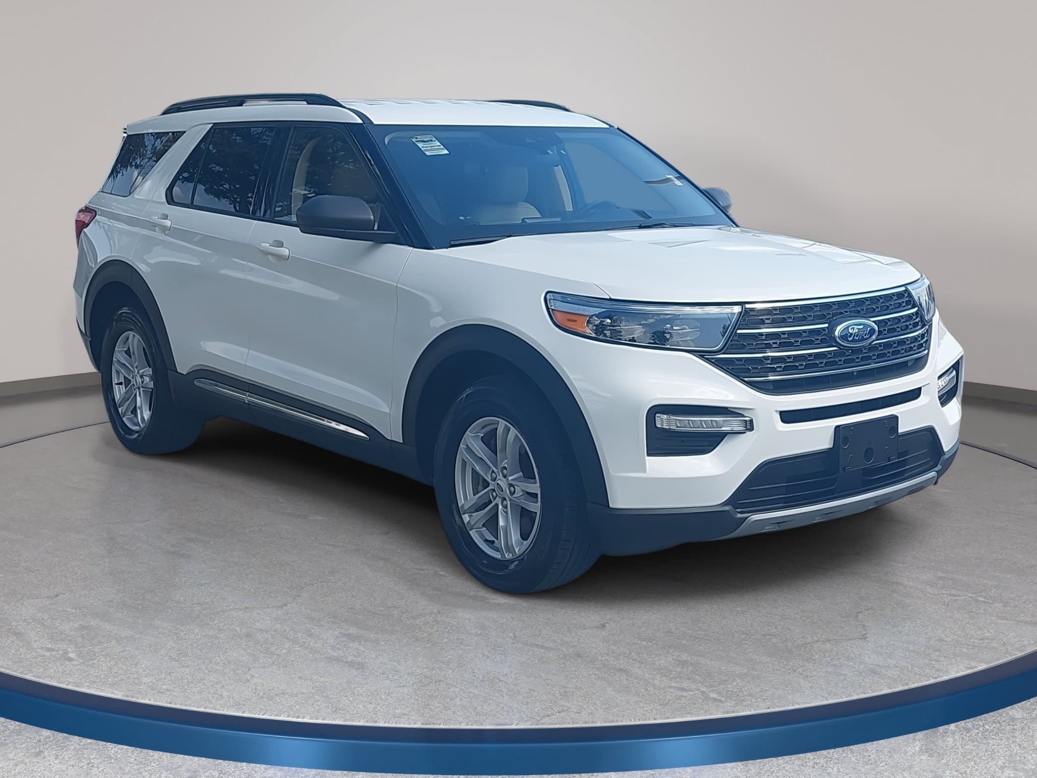 Used 2022 Ford Explorer XLT w/ Equipment Group 202A AWD/4WD image 3