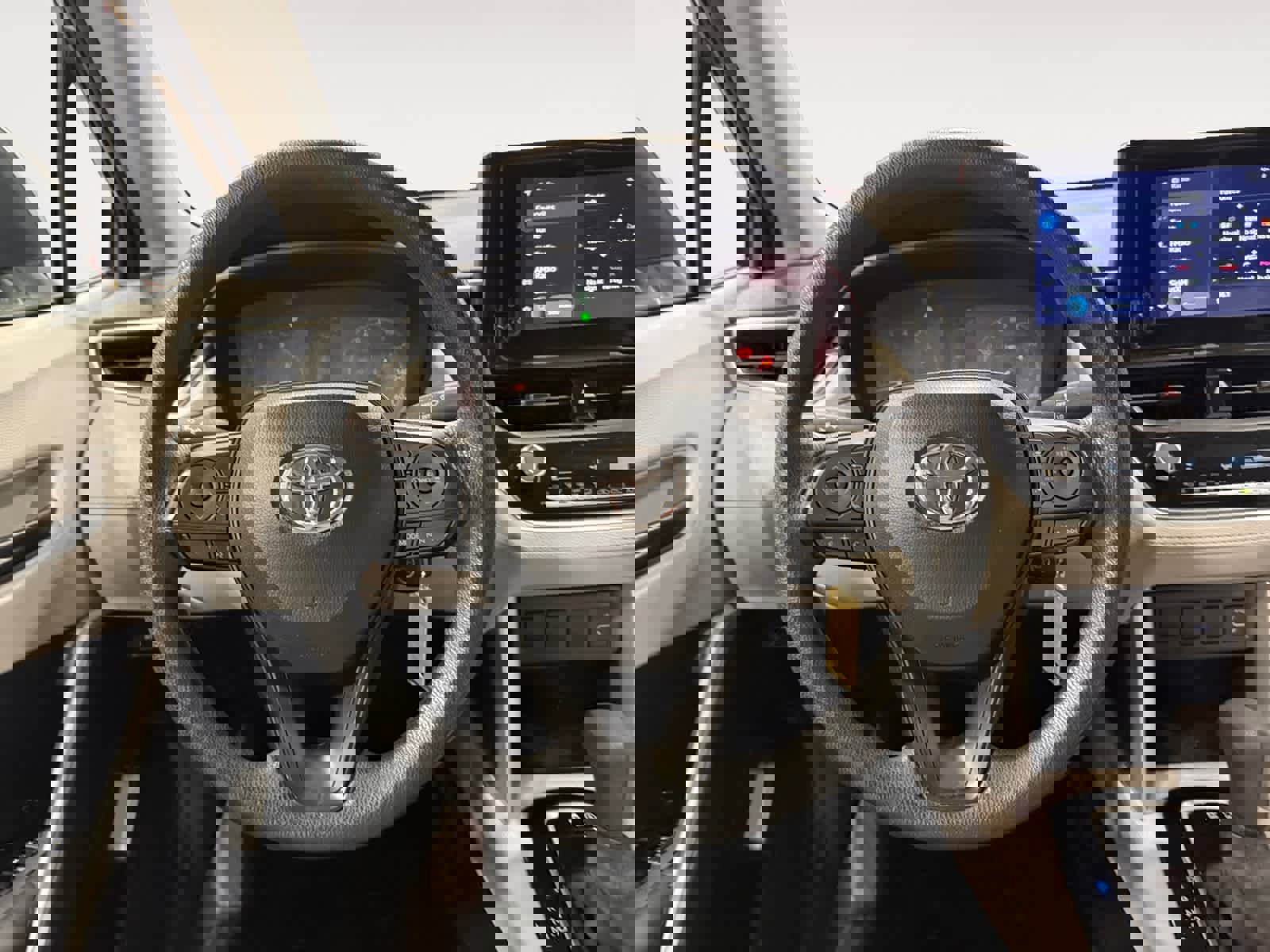 Used 2024 Toyota Corolla Cross L image 13