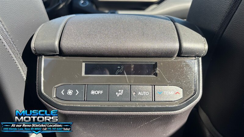 Used 2021 Toyota Highlander XLE AWD/4WD image 15