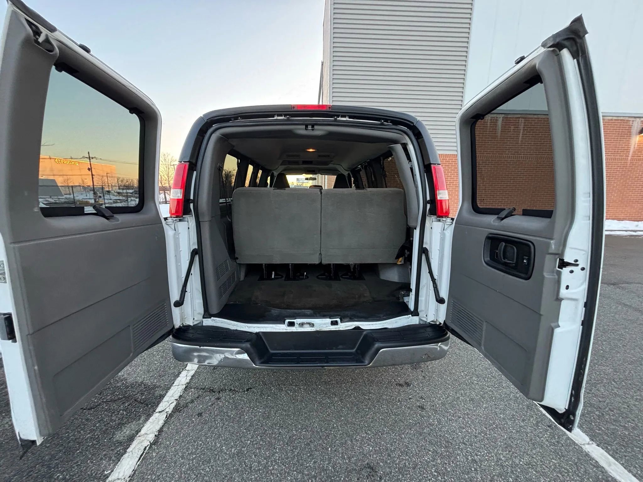 Used 2017 Chevrolet Express 2500 LT w/ LT Preferred Equipment Group image 22