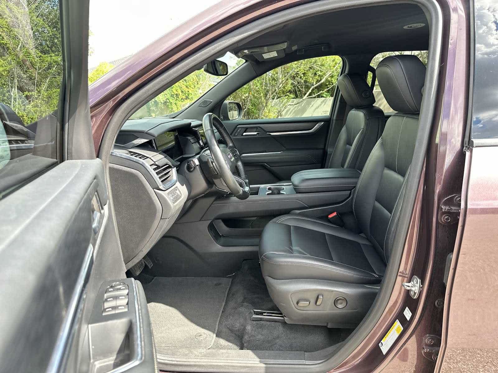 Used 2024 GMC Acadia Elevation AWD/4WD image 2