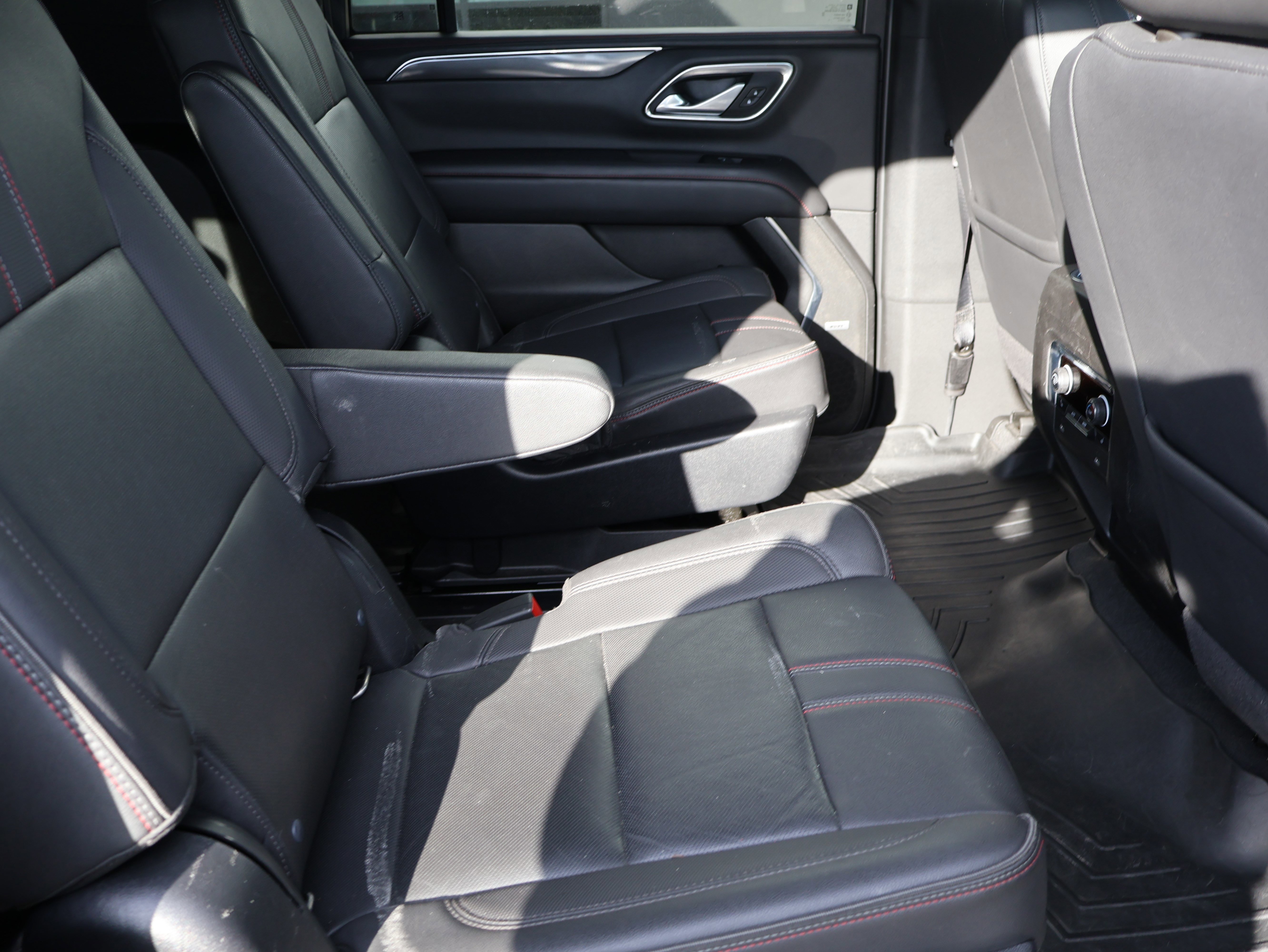 Used 2022 Chevrolet Suburban RST w/ Sport Performance Package AWD/4WD image 14