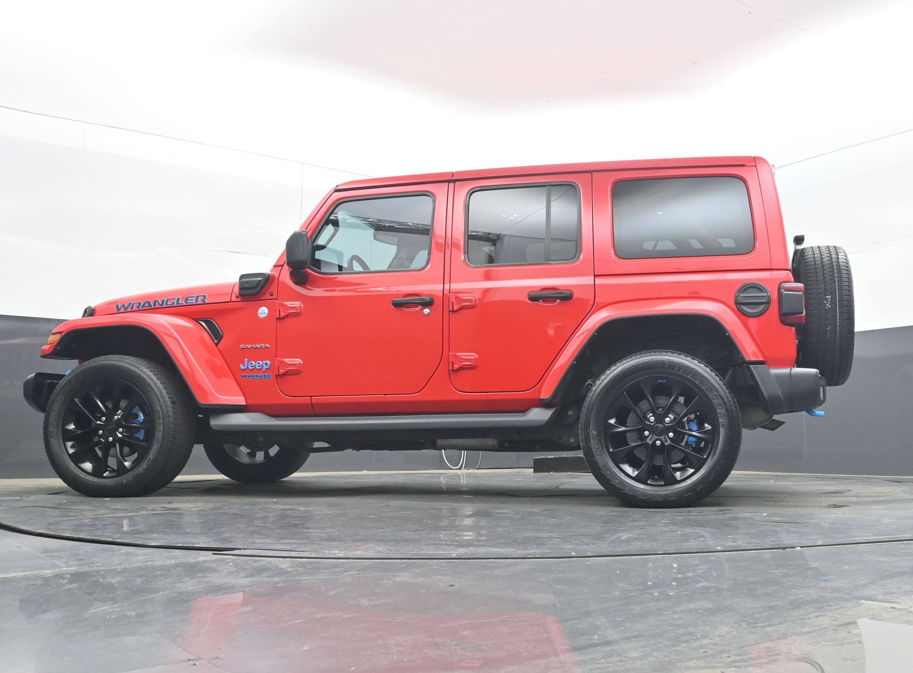 Used 2022 Jeep Wrangler Unlimited Sahara w/ Cold Weather Group AWD/4WD image 28