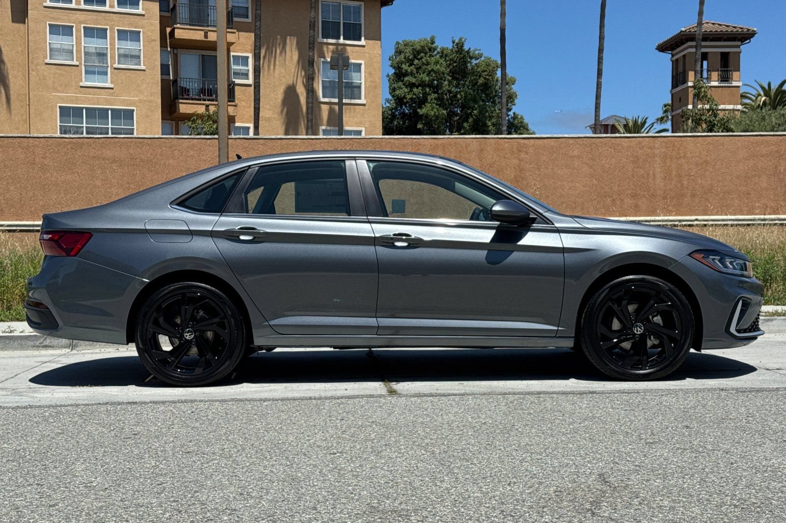 New 2026 Volkswagen Jetta SE FWD image 3