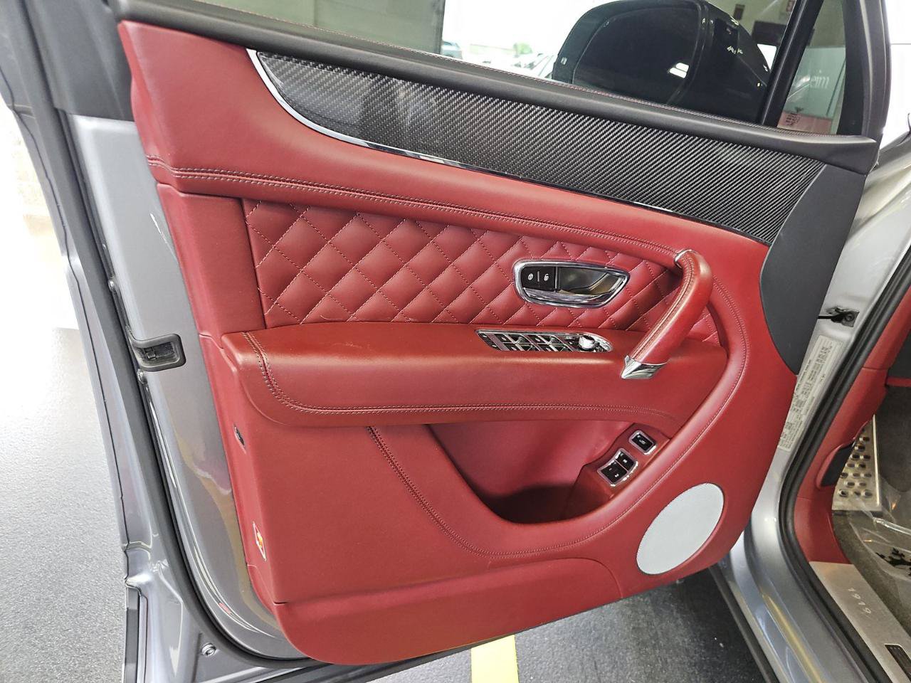 Used 2019 Bentley Bentayga AWD/4WD image 8