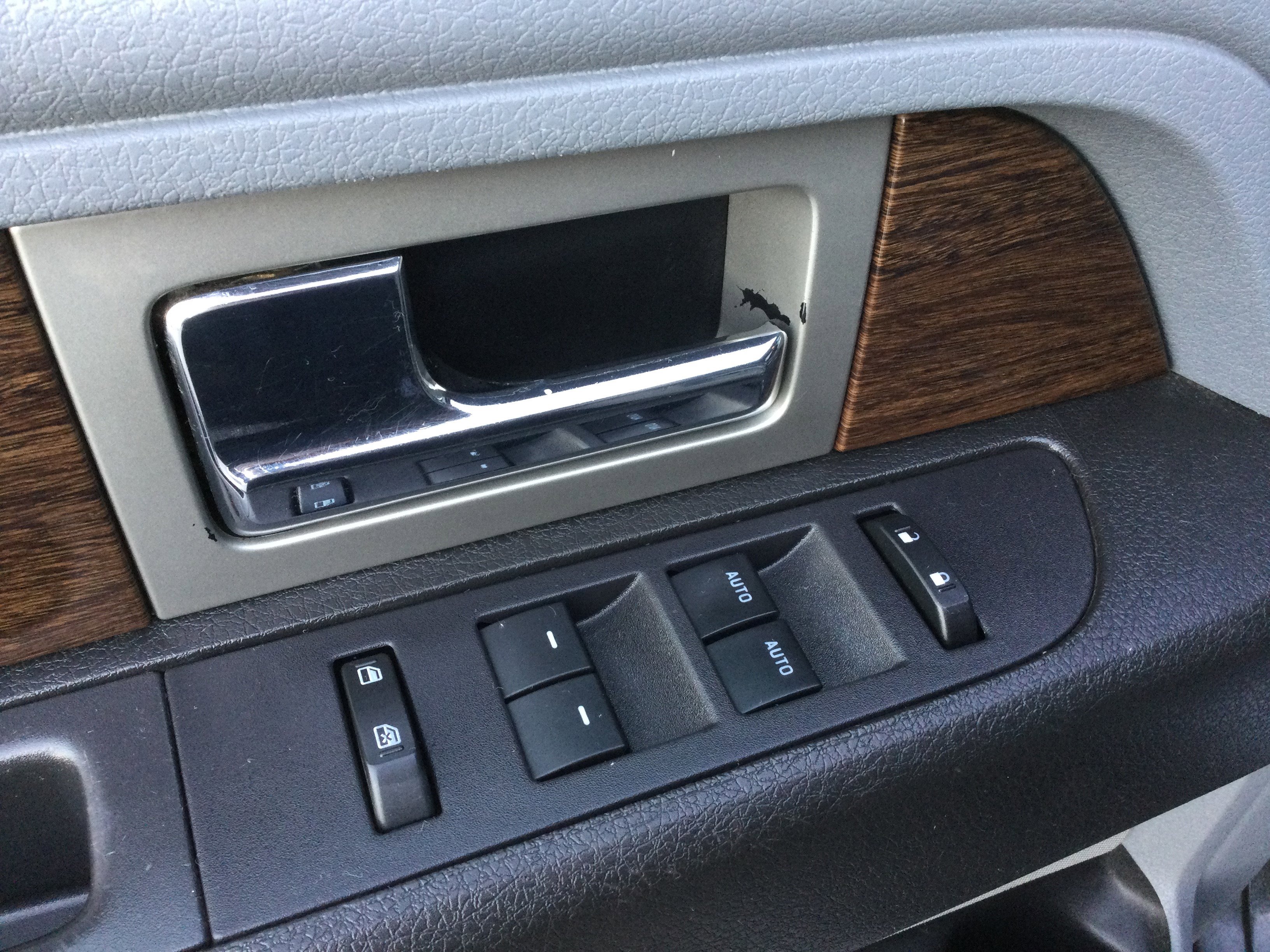Used 2013 Ford F150 Lariat w/ Lariat Chrome Pkg AWD/4WD image 9