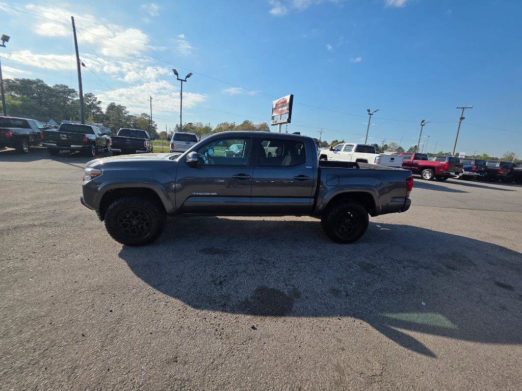Used 2022 Toyota Tacoma SR5 w/ Technology Package RWD image 2