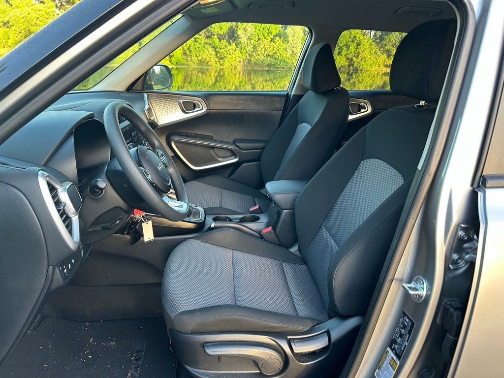 Used 2025 Kia Soul LX image 14