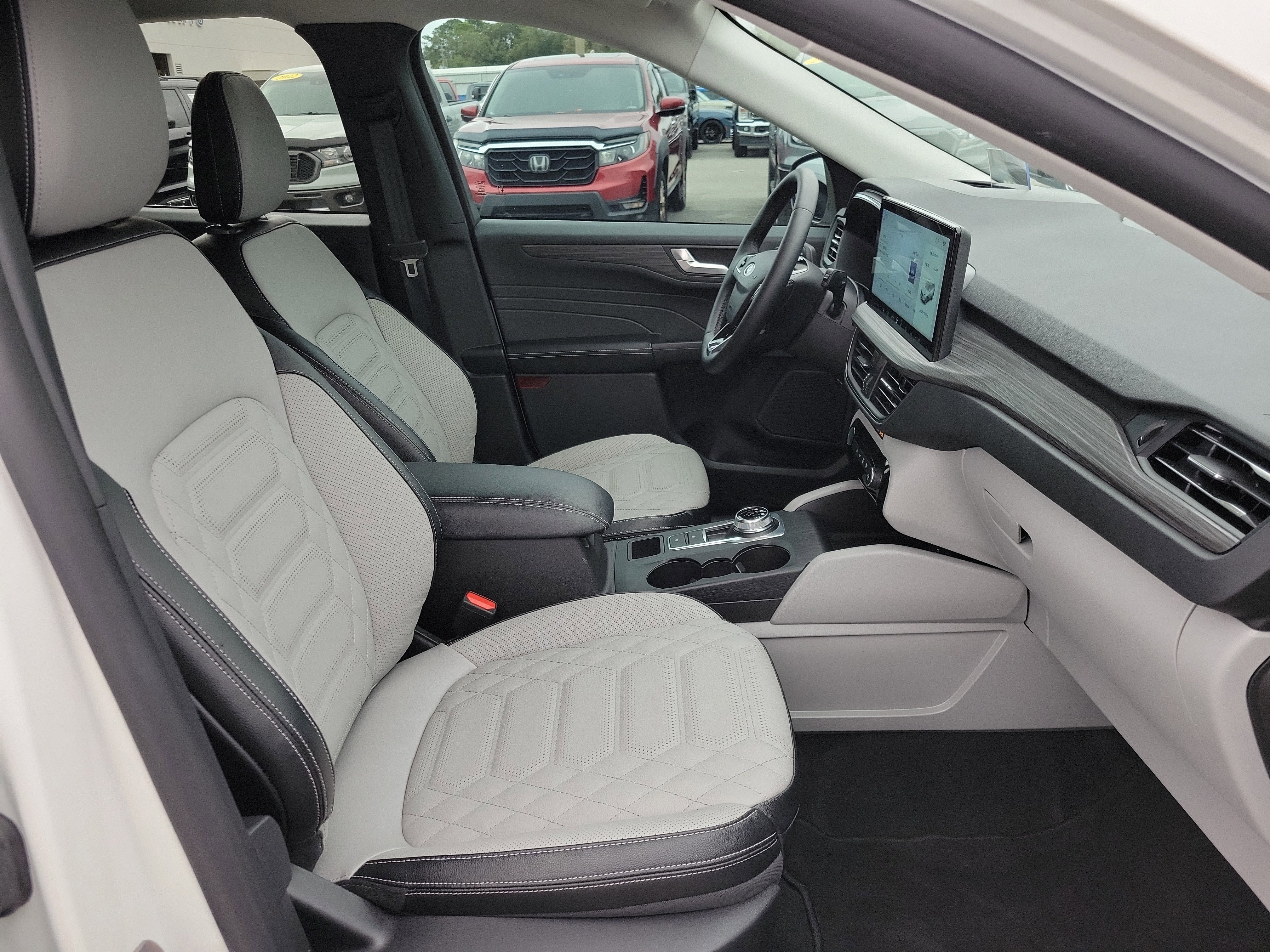 Used 2024 Ford Escape SE w/ PHEV Premium Package image 31