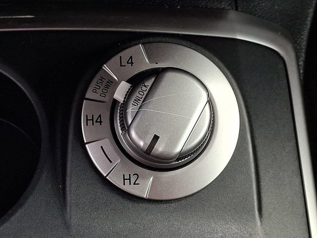 Used 2018 Toyota 4Runner SR5 AWD/4WD image 31