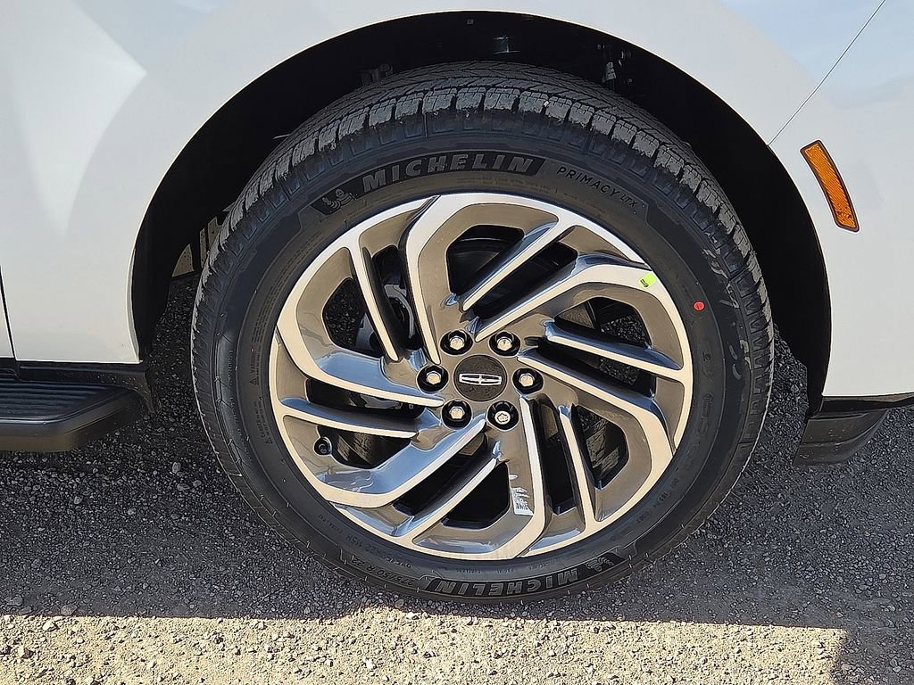 New 2026 Lincoln Navigator L Premier image 7