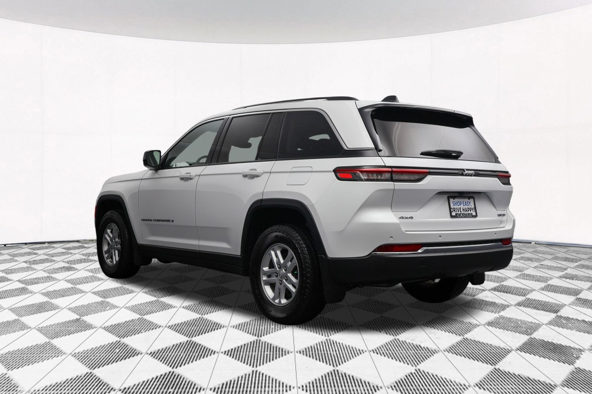 Used 2023 Jeep Grand Cherokee Laredo w/ Trailer Tow Prep Group (B) AWD/4WD image 43