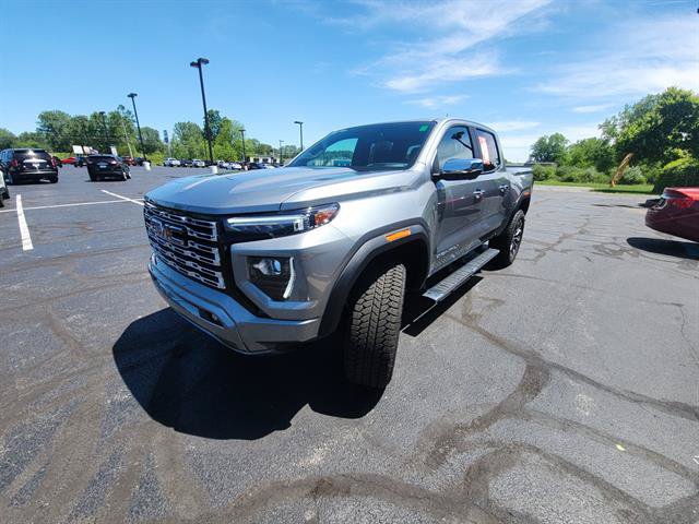 Used 2025 GMC Canyon Denali AWD/4WD image 8