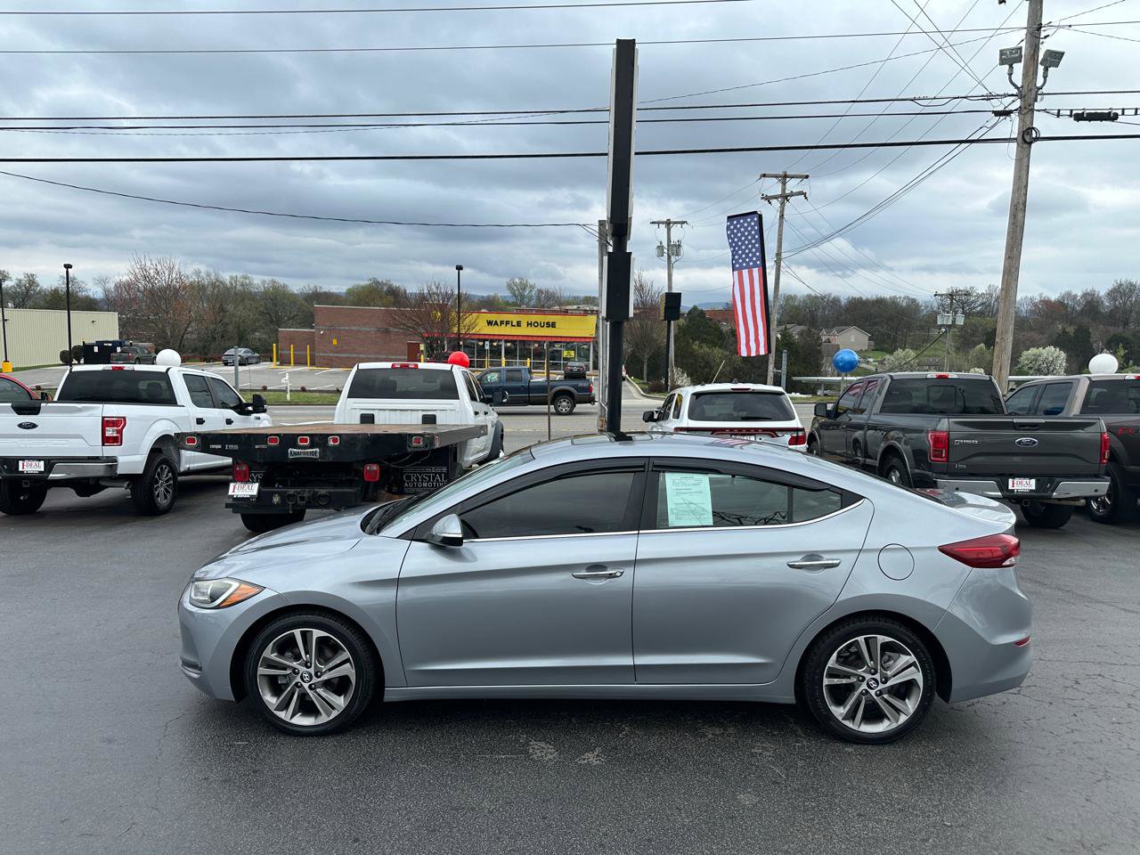 Used 2017 Hyundai Elantra Limited w/ Limited Tech Package 04 FWD image 1