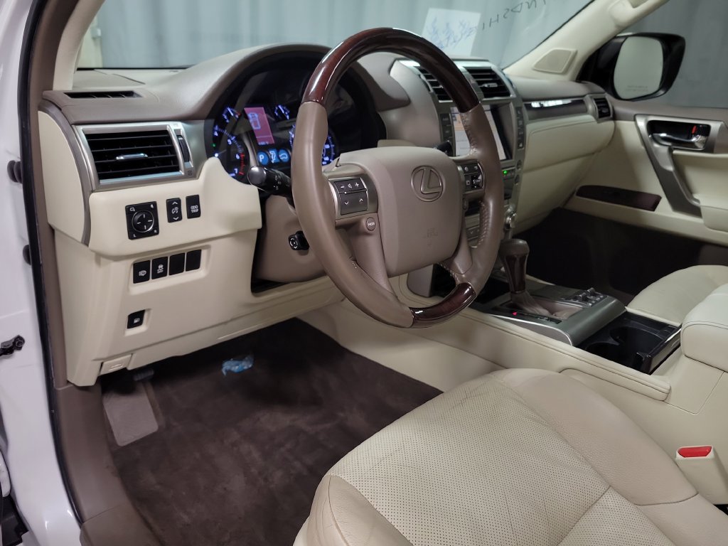 Used 2019 Lexus GX 460 Premium w/ Premium Package AWD/4WD image 16