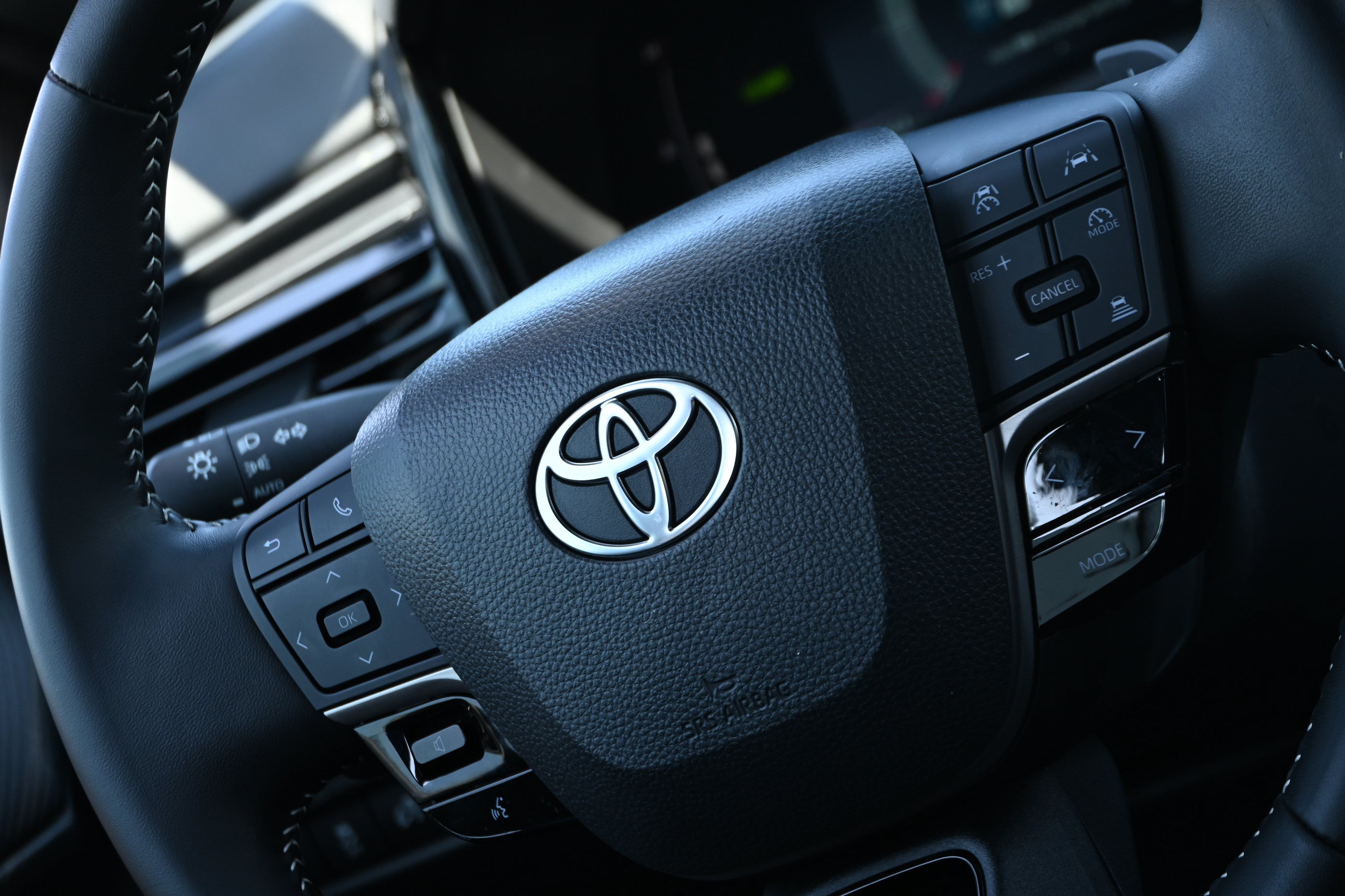 Used 2025 Toyota Camry SE w/ Convenience Package FWD image 24
