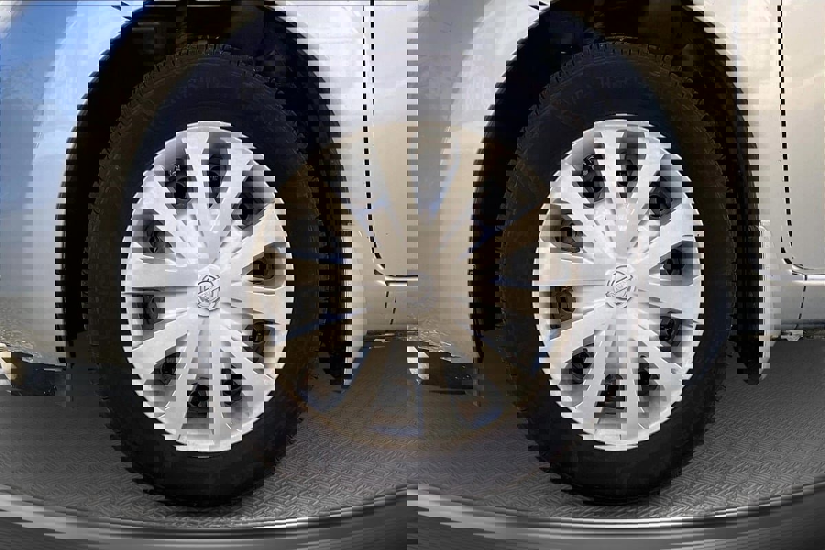 Used 2015 Nissan Versa Note SV w/ SV Convenience Package image 9