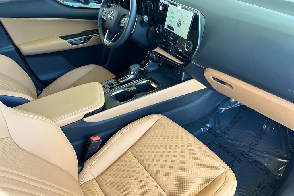 Used 2025 Lexus NX 250 FWD w/ Accessory Package (Z2) image 18