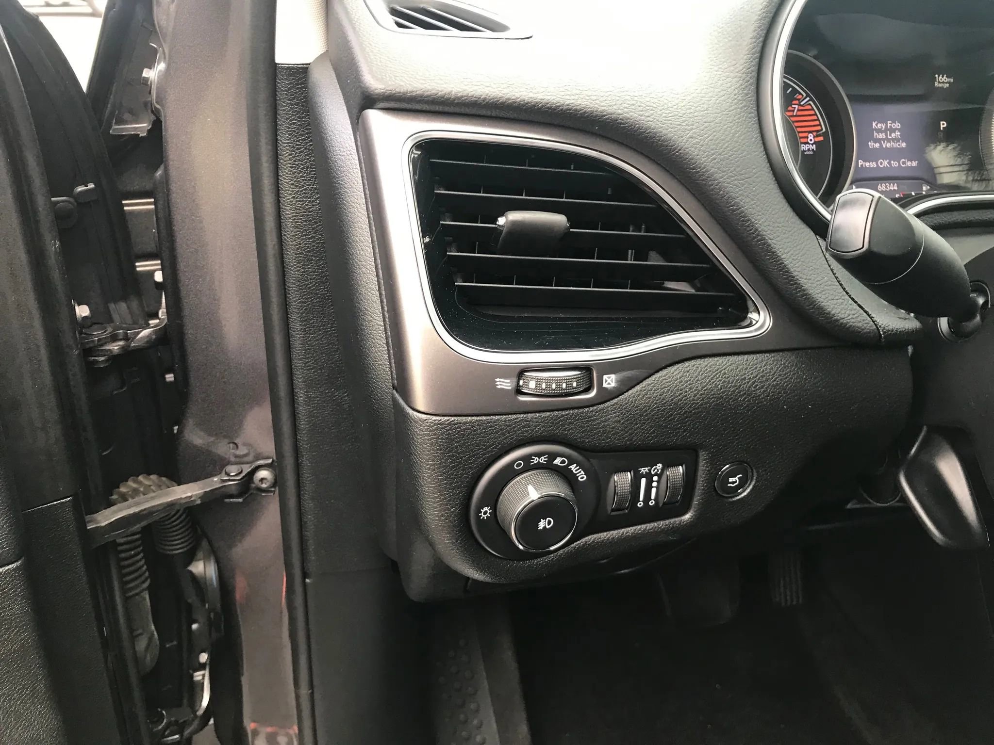 Used 2019 Jeep Cherokee Limited w/ Technology Group image 14