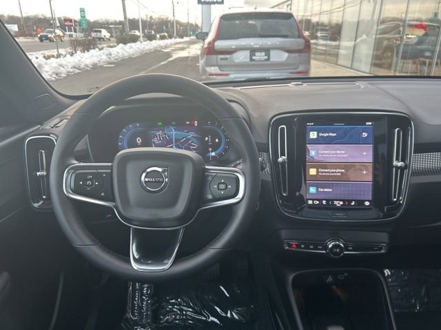Certified 2025 Volvo XC40 B5 Plus image 18