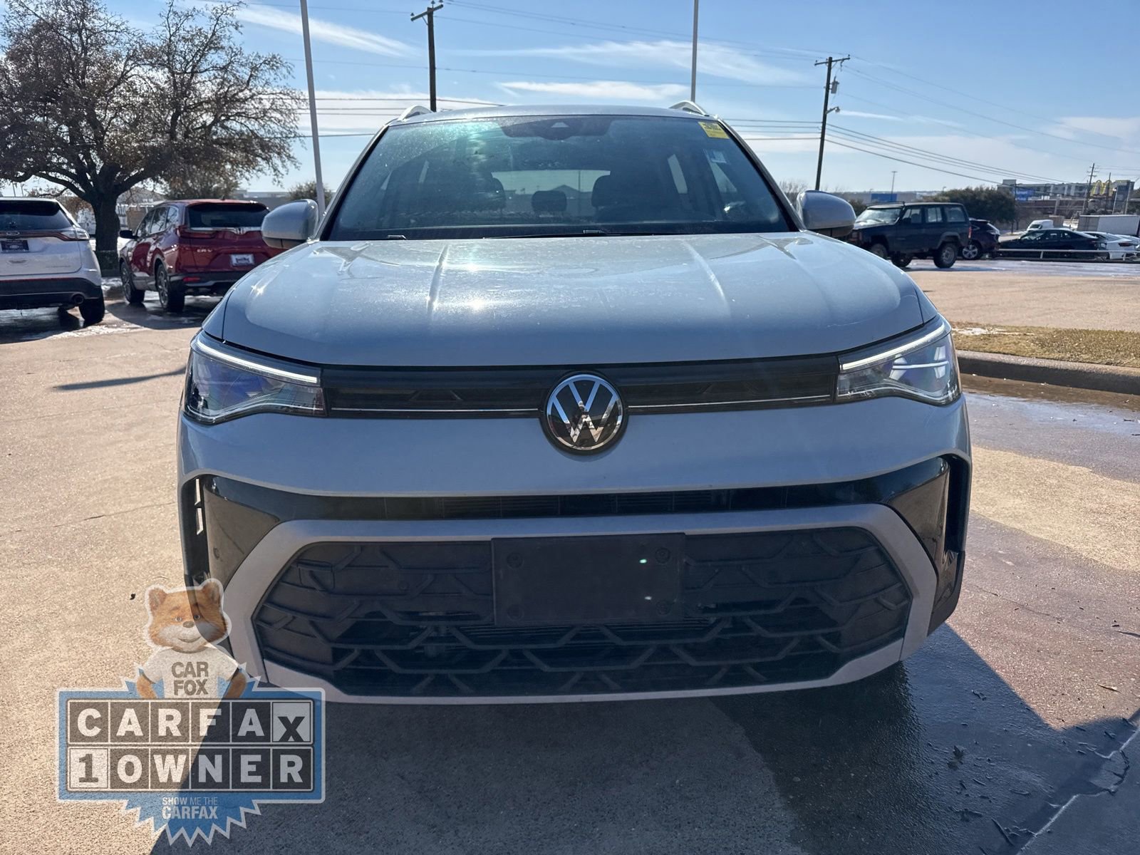 Used 2025 Volkswagen Taos SE image 2