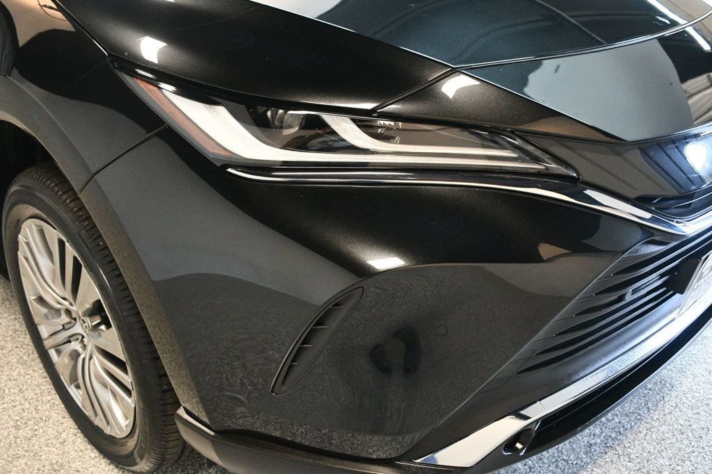 Used 2022 Toyota Venza XLE image 10