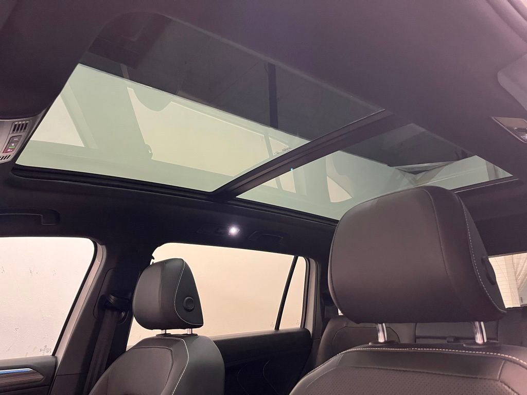 Used 2023 Volkswagen Tiguan SEL R-Line image 12