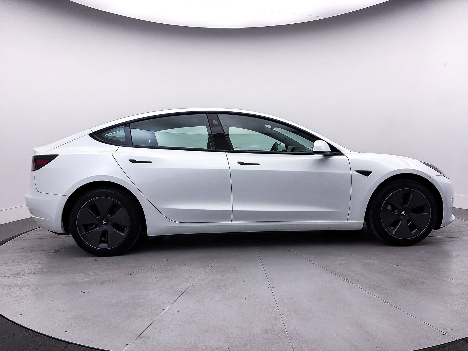 Used 2023 Tesla Model 3 Standard Range image 35