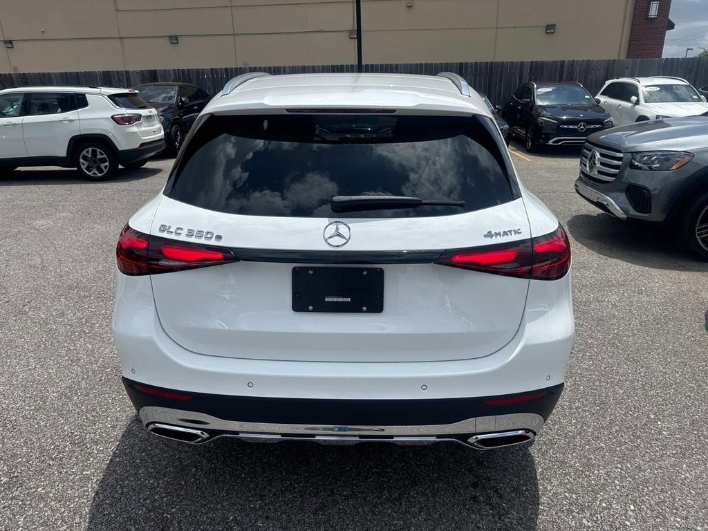 Used 2025 Mercedes-Benz GLC 350e 4MATIC image 5