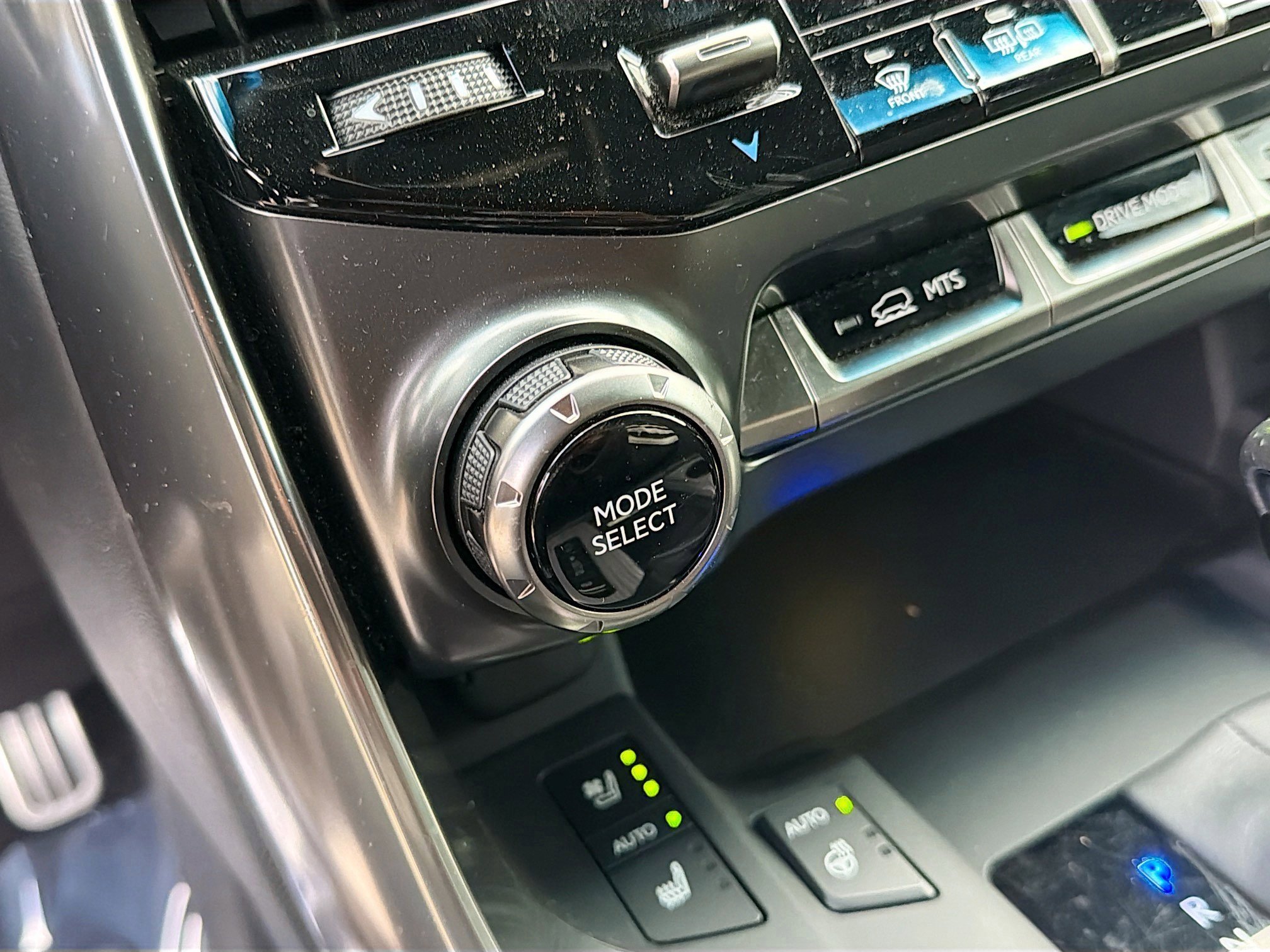 Used 2023 Lexus LX 600 F Sport w/ Accessory Package (A2) image 32