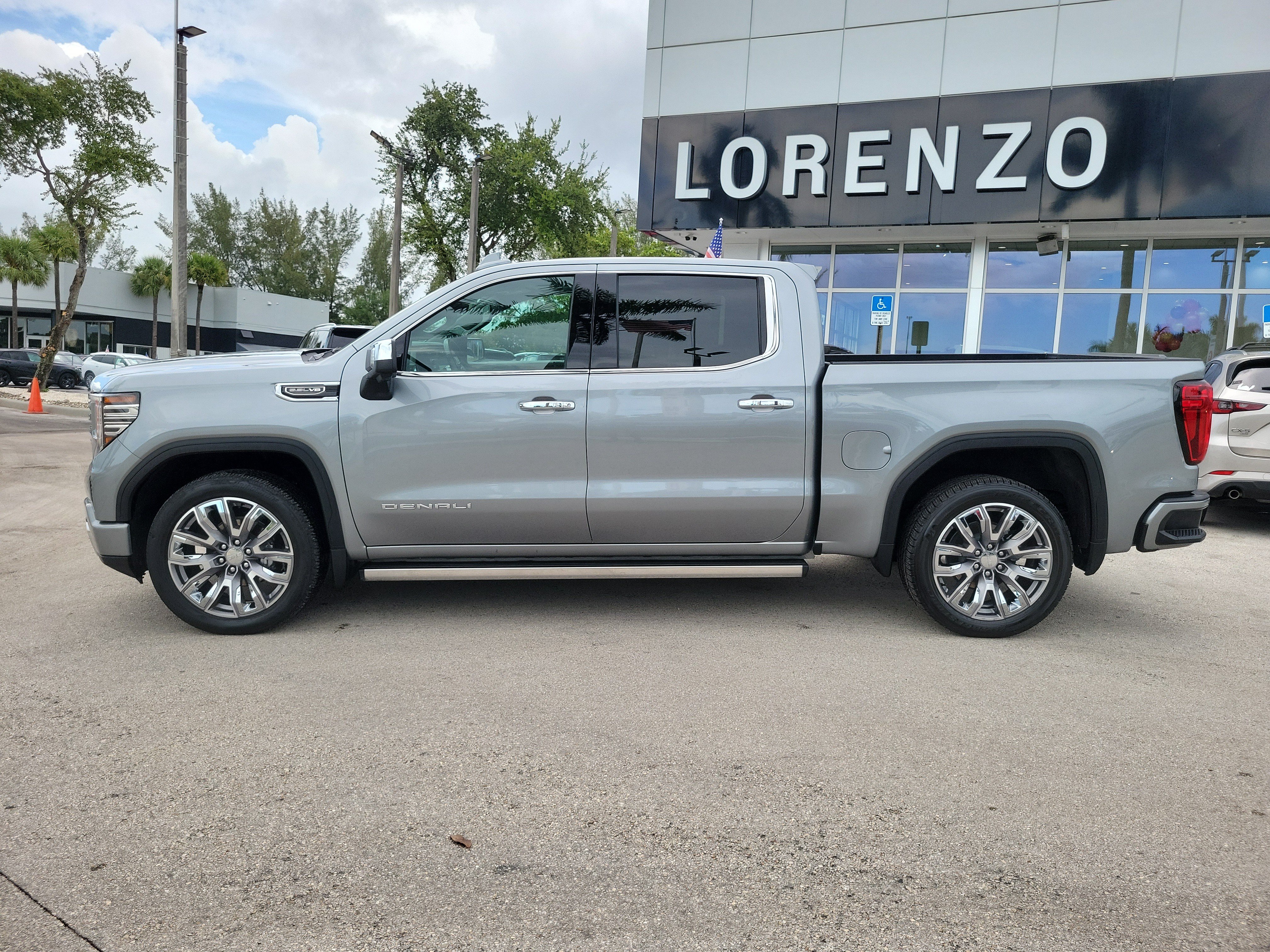 Used 2024 GMC Sierra 1500 Denali w/ Denali Reserve Package AWD/4WD image 7