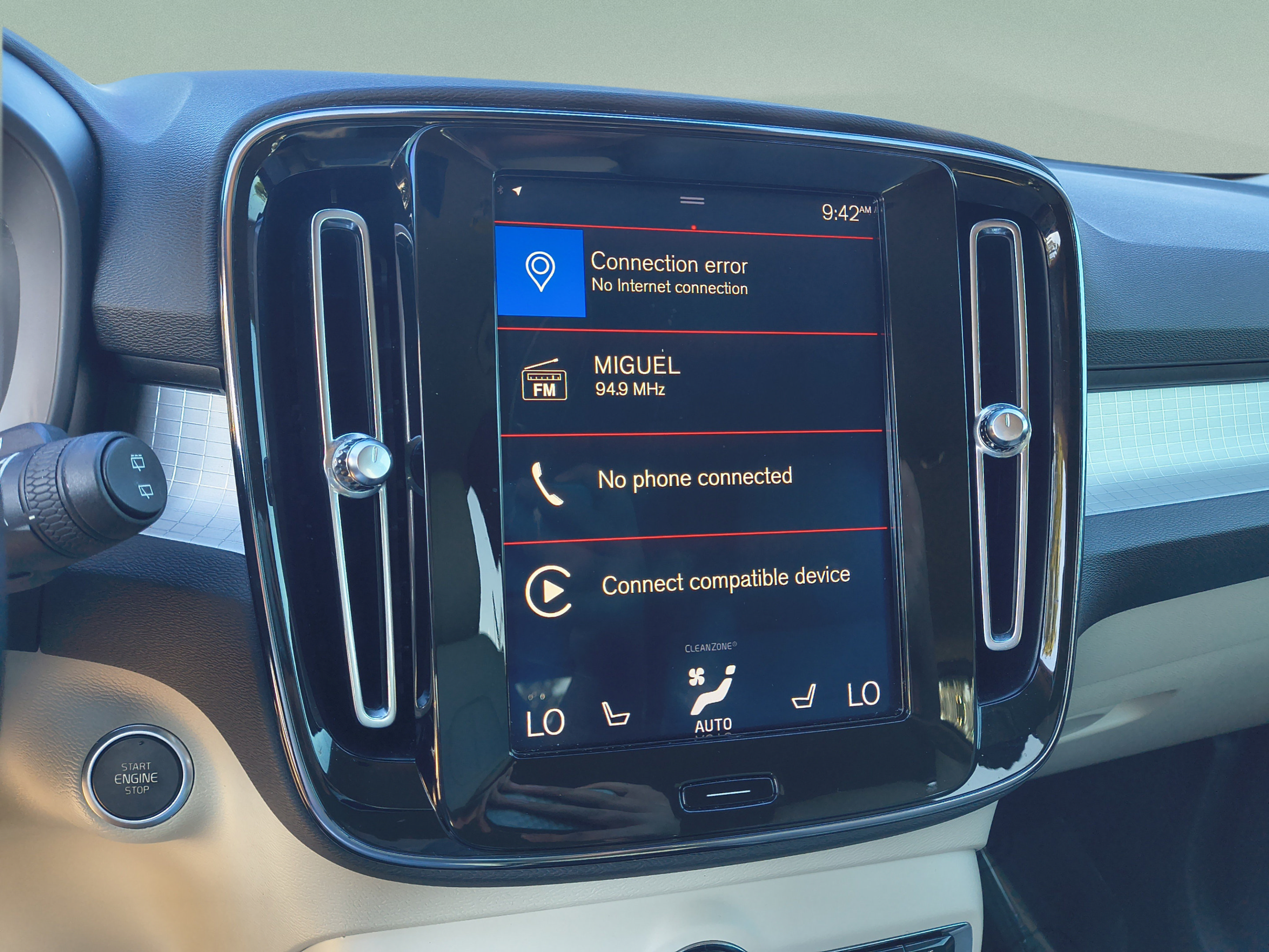 Used 2019 Volvo XC40 T4 Momentum FWD image 24