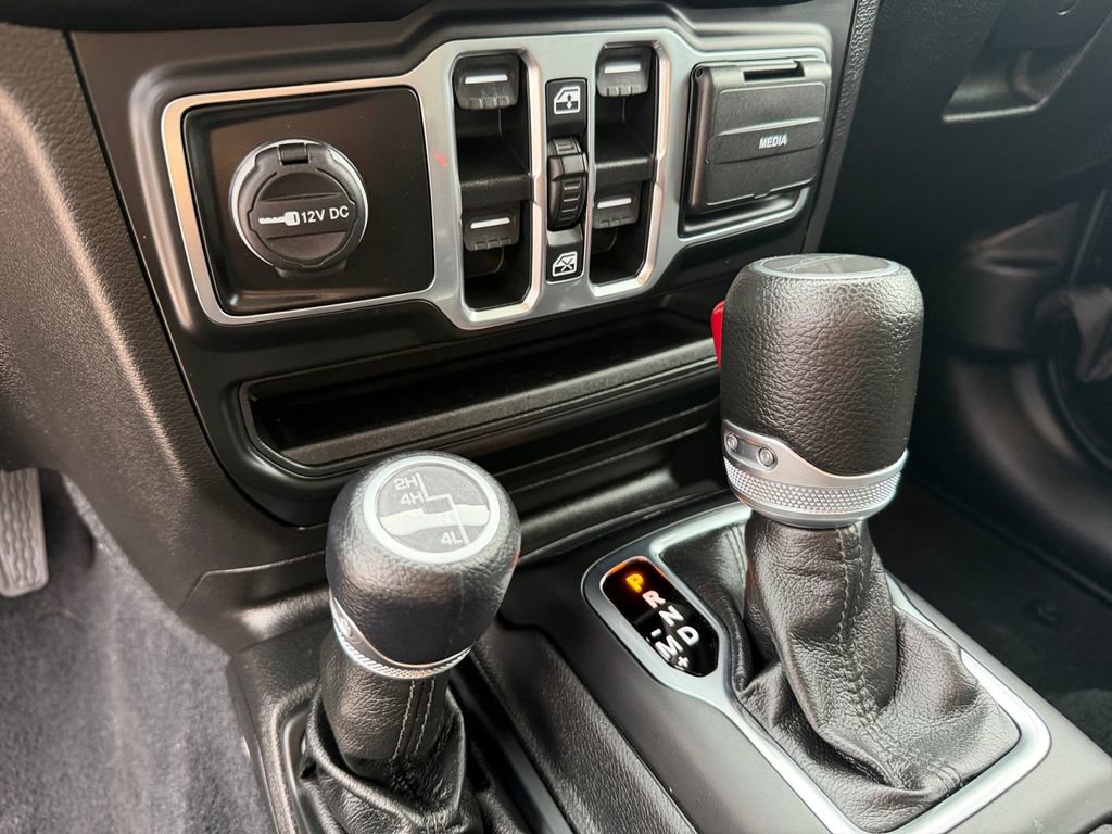 Used 2022 Jeep Gladiator Sport image 14