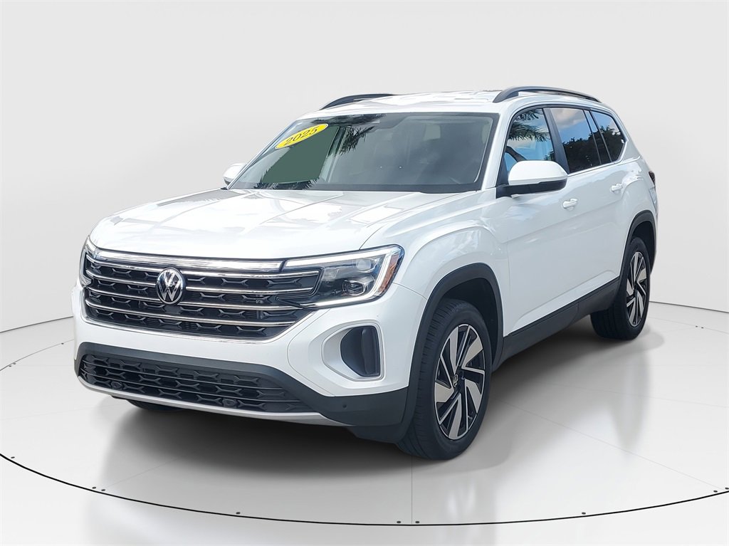 Used 2025 Volkswagen Atlas SE image 3