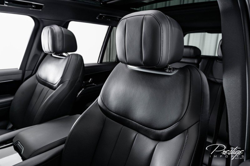 Used 2025 Land Rover Range Rover SE image 28